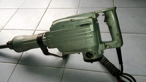 เครื่องสกัดคอนกรีตตัวใหญ่ ยี่ห้อ HITACHI PH-65A สภาพดีมากๆใช้งานมาน้อย