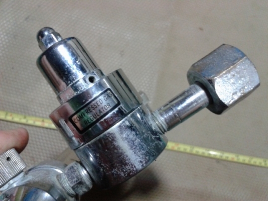 COMPRESSED GAS REGULATOR  GENERICO