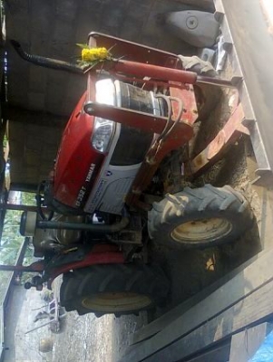 ขายรถไถนา  YANMAR   EF352T  ปี52มีอุปกรณ์ผาน3ผาน4ดันหน้าเครื่องตัดหญ้าเล่มทะเบียน