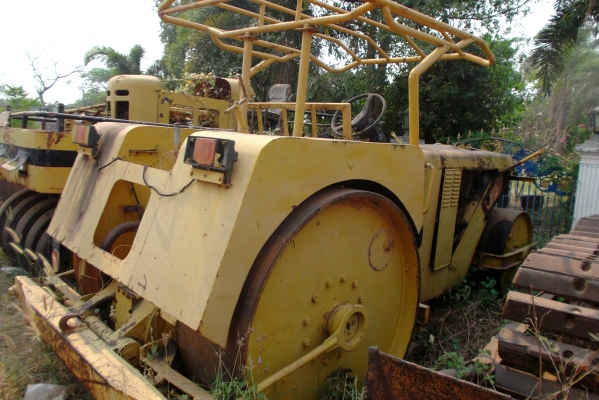 ขายด่วนรถแทกเตอร์รถบดตีนเหล็กรถบดล้อยาง3คันรวมกัน