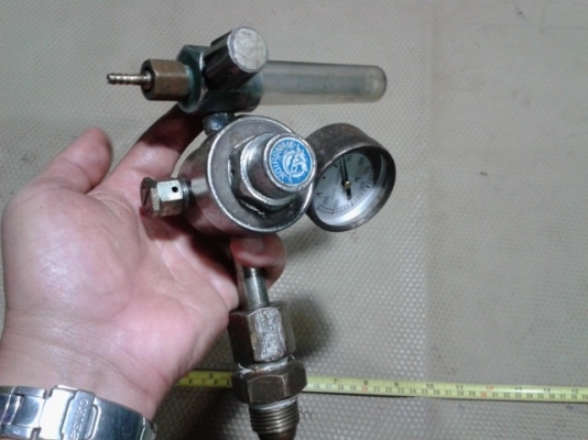 COMPRESSED GAS REGULATOR