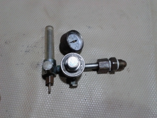 COMPRESSED GAS REGULATOR