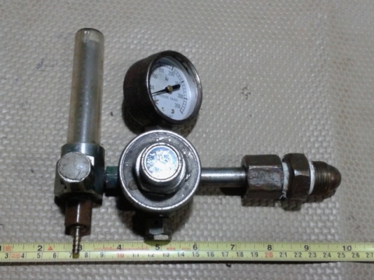 COMPRESSED GAS REGULATOR