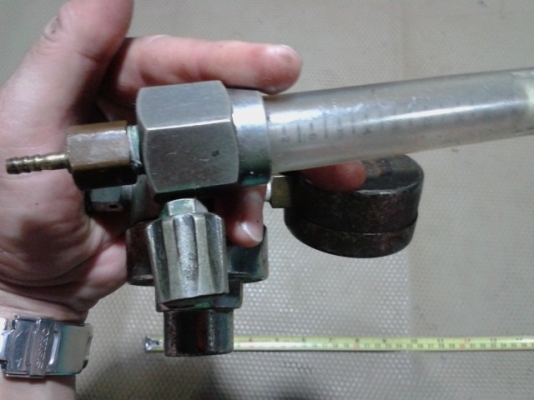 COMPRESSED GAS REGULATOR