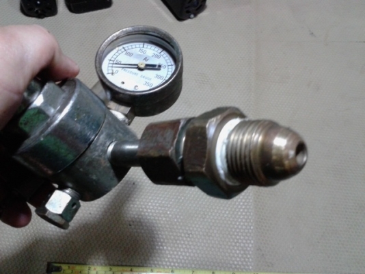 COMPRESSED GAS REGULATOR