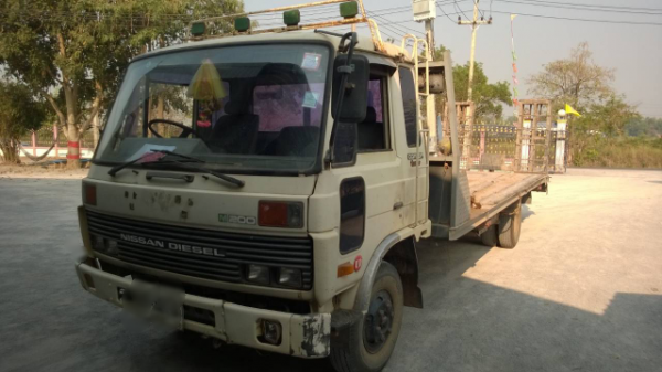 ขายหกล้อเทเลอร์ Nissan CM87K เครื่อง 200 แรง turbo พร้อมใช้งาน