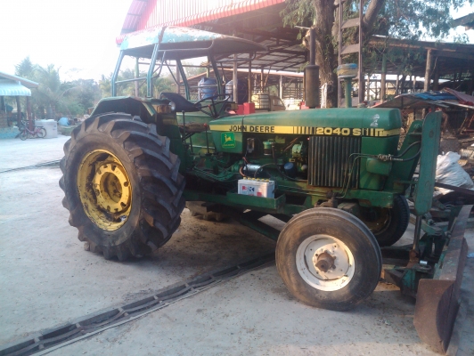 (ขายต่อครับหลุดมัดจำแล้ว)ขายรถไถ john deere สี่สูบ รถแรงมากๆ ใบมีด ผานไถครบๆ