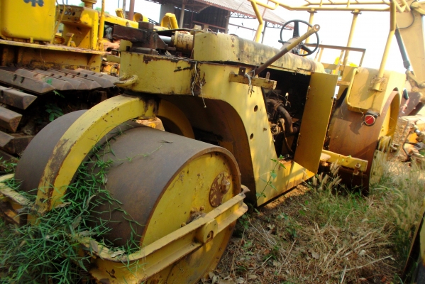 ขายด่วนรถบด3ล้อตีนเหล็กWATANABE12ตันพร้อมใช้งาน