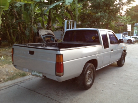 NISSAN BIG M ฝาแดง สภาพสวยไม่ผิดหวัง