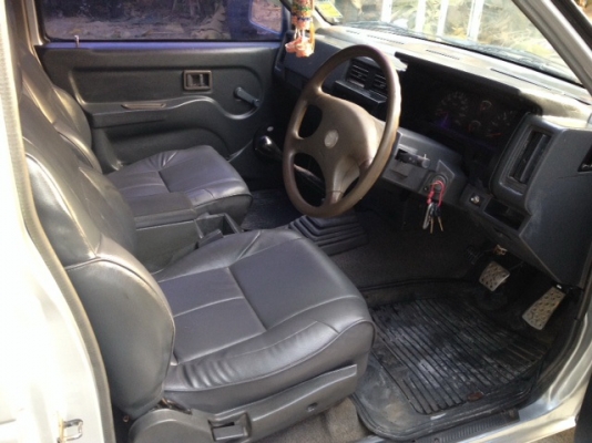 NISSAN BIG M ฝาแดง สภาพสวยไม่ผิดหวัง