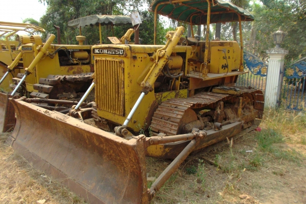 ขายด่วนแทรกเตอร์ตีนตขาบKOMATSUD50.A15ราคา195000บ