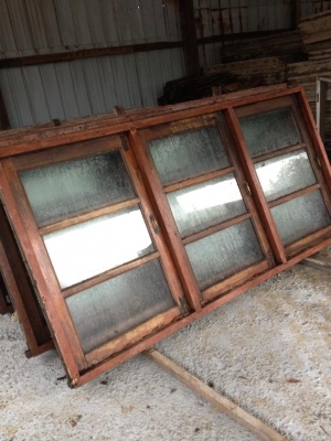 ขายชุดหน้าต่างไม้สัก ขนาด 120*250 ใหญ่ๆและสวยครับขายถูก