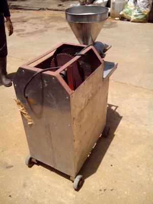 ขายเครื่องคั้นแยกกาก-น้ำ ระบบเกลียวอัด แกนทองเหลืองแท้ ถูกๆ