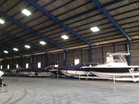 ที่จอดเรือ และเจ็ทสกี ริมแม่น้ำเจ้าพระยา ที่จอดเรือ และเจ็ทสกี ริมแม่น้ำเจ้าพระยา