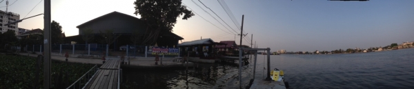 ที่จอดเรือ และเจ็ทสกี ริมแม่น้ำเจ้าพระยา