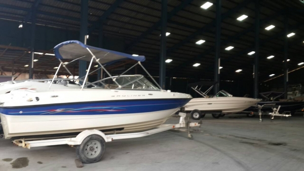 ที่จอดเรือ และเจ็ทสกี ริมแม่น้ำเจ้าพระยา ที่จอดเรือ และเจ็ทสกี ริมแม่น้ำเจ้าพระยา