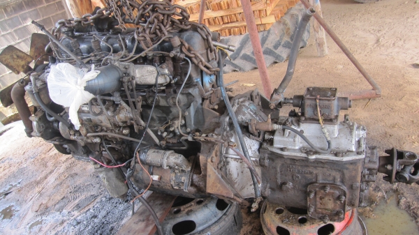 เครื่องยนต์ ฮีโน่ DQ100.  สตาร์ทติดเสียงเพราะ แน่นเก็บไว้ไม่ได้ใช้