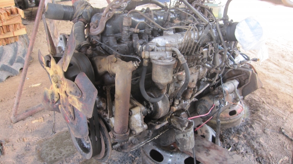 เครื่องยนต์ ฮีโน่ DQ100.  สตาร์ทติดเสียงเพราะ แน่นเก็บไว้ไม่ได้ใช้