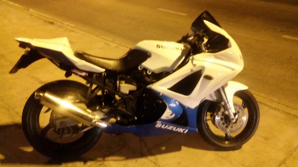 ขายด่วน  Suzuki GSX-R 250 เครื่อง 400 ทบ.โอน ภาษีเต็ม