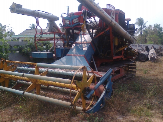 รถเกี่ยวอุ้ม เดิน12hl  เครื่อง 195  เทอร์โบ พร้อมใช้