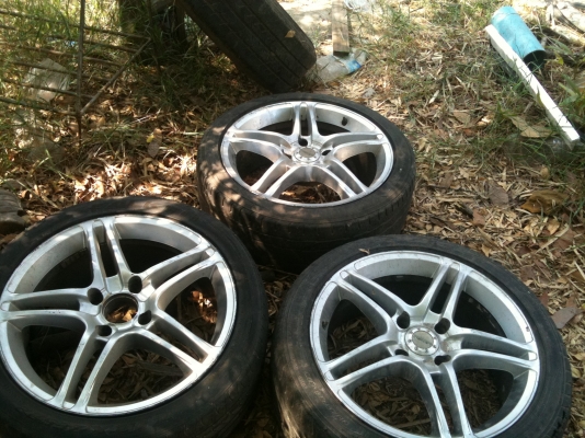 แม็ก Lenso ขอบ 17 กว้าง 7.5 นิ้ว 4วงพร้อมยางแก้มเตี้ย 6,500 แม็ก Lenso ขอบ 17 กว้าง 7.5 นิ้ว 4วงพร้อมยางแก้มเตี้ย 6,500