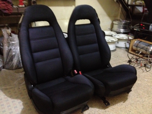 เบาะมาสด้า rx7แท้ผ้าลายตัวใหม่เก่าญี่ปุ่นรางครบสภาพดี