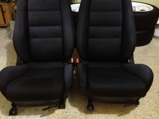 เบาะมาสด้า rx7แท้ผ้าลายตัวใหม่เก่าญี่ปุ่นรางครบสภาพดี