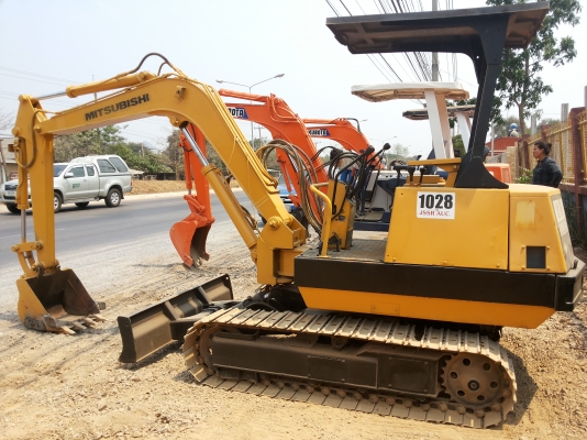 ขายรถขุดแบ็คโฮ MITSUBISHI ms 035 รถเก่านอกสภาพดีพร้อมใช้งาน มีเอกสารแจ้งจำหน่าย