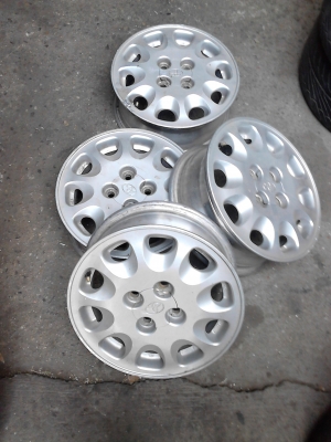 ขาย แม๊ก TOYOTA จำนวน 4 วง TEL.081-427-3941 ขาย แม๊ก TOYOTA จำนวน 4 วง TEL.081-427-3941