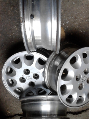 ขาย แม๊ก TOYOTA จำนวน 4 วง TEL.081-427-3941 ขาย แม๊ก TOYOTA จำนวน 4 วง TEL.081-427-3941