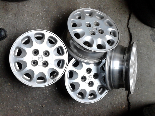 ขาย แม๊ก TOYOTA จำนวน 4 วง TEL.081-427-3941 ขาย แม๊ก TOYOTA จำนวน 4 วง TEL.081-427-3941