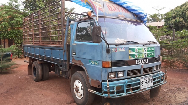 **410,000 บ.ต่อรอง**ขาย6ล้อบรรทุก ISUZU 115 NPR59L ประกอบ ปี48 เครื่องเดิมเกียร์มีสโลวปลายเกียร์ เครื่อง4BD1 115แรง เครื่องดี แน่น แรง ช่วงล่างFหน้า-หลัง คัสซีดี เสริมเหล็กบน กระบะพื้นไม้คอกเหล็ก4.30ม. สภาพดี หัวเก๋งเดิม มีผุ ฝั่งคนขับ ต้องเก็บ คอนโซลดีเก