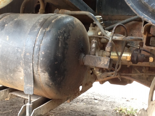 ขายครับLOCKY. 165. HP ยาง900/20 ดั้ม10ตันกระบะยาว4.20เมตรแถมคอกสูงครับ