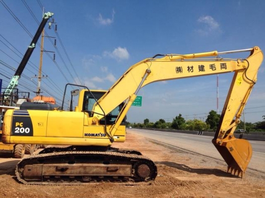 ขายรถแบคโฮ KOMATSU PC200-8 รถปี2009 ทำงาน 5พันกว่าชั่วโมง มีกล้องหลัง (มีVDO ครับ )สภาพสวย  นำเข้าจากญี่ปุ่น