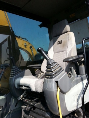 รถแบตโฮ CAT  ( รถทำงาน  3,4xx  ซม. )  สนใจติดต่อ 081 - 6079515