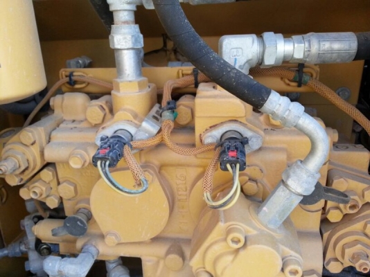 รถแบตโฮ CAT  ( รถทำงาน  3,4xx  ซม. )  สนใจติดต่อ 081 - 6079515