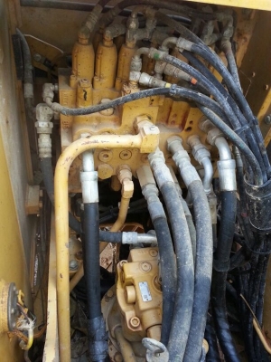 รถแบตโฮ CAT  ( รถทำงาน  3,4xx  ซม. )  สนใจติดต่อ 081 - 6079515