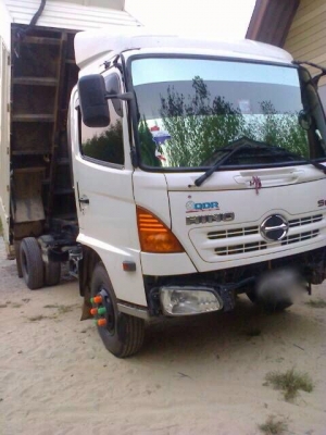 รถฮีโน่ 6 ล้อดั้ม 175 แรงม้า ปี 54  ( รถวิ่ง 1xx,xx กม. )  สนใจติดต่อ 081 - 6079515