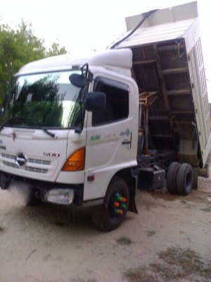 รถฮีโน่ 6 ล้อดั้ม 175 แรงม้า ปี 54  ( รถวิ่ง 1xx,xx กม. )  สนใจติดต่อ 081 - 6079515