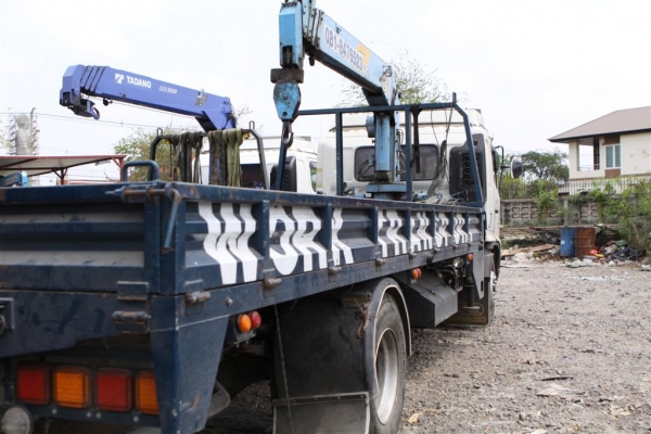 ขายรถบรรทุก 6ล้อ(ติดเครน3 ตัน 5ปลอก Tadano(Super Z)