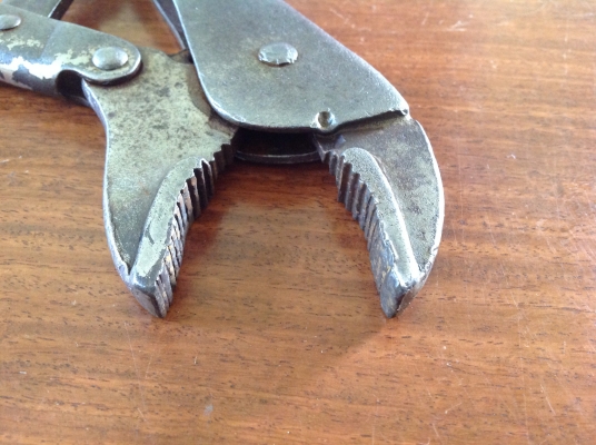 ขายคีมล็อค PETERSON VISE GRIP 10 CR ตี 2 แถว ขี้เหร่ แต่ยังใช้งานได้ ขายคีมล็อค PETERSON VISE GRIP 10 CR ตี 2 แถว ขี้เหร่ แต่ยังใช้งานได้