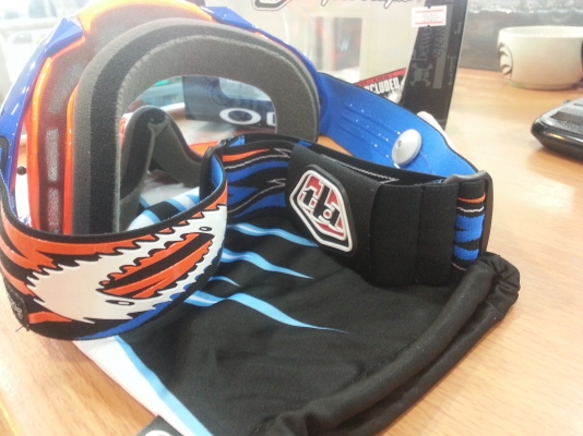 !!! ขายแว่นตา OAKLEY Mayhem MX แท้รุ่นใหม่ล่าสุด!!!