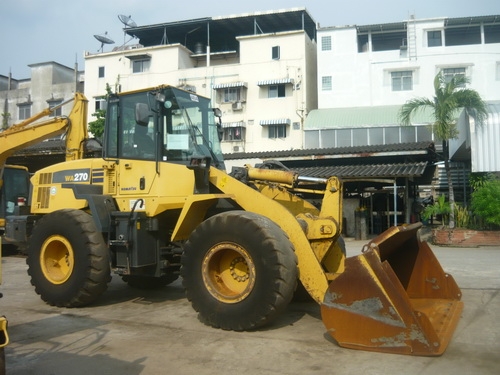 รถตักล้อยาง สภาพดี Komatsu WA270-5 เพิ่งเหยียบถึงไทย สภาพเอี่ยม ชม.ต่ำ