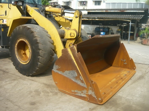 รถตักล้อยาง สภาพดี Komatsu WA270-5 เพิ่งเหยียบถึงไทย สภาพเอี่ยม ชม.ต่ำ