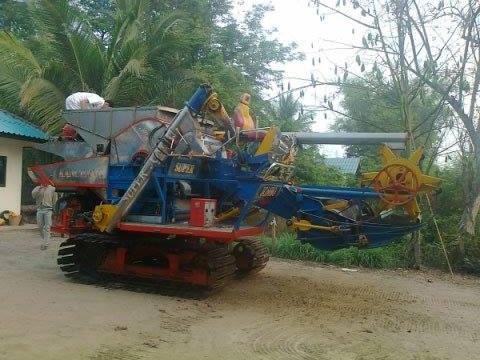 ***ขายแล้วครับขอบคุณ Truck2hand ขายแพ็คคู่ รถเกี่ยว+เทเลอร์ รถเกี่ยวอุ้ม วรพจน์การช่าง ปี2010 รถ4ปี ตัวเดินแบ็คโฮ200 อุ้มเลสปรับระดับ 2.5ตัน เครื่องISUZU 6HH1 200 เทอโบ ปั้มไดกิ้นแยก เบอร์ 23 เครื่องแน่นแรง ดี ปั้มดี ช่วงล่าง80\% โซ่หนา ใบแทรกดี รถทำงานปกต ***ขายแล้วครับขอบคุณ Truck2hand ขายแพ็คคู่ รถเกี่ยว+เทเลอร์ รถเกี่ยวอุ้ม วรพจน์การช่าง ปี2010 รถ4ปี ตัวเดินแบ็คโฮ200 อุ้มเลสปรับระดับ 2.5ตัน เครื่องISUZU 6HH1 200 เทอโบ ปั้มไดกิ้นแยก เบอร์ 23 เครื่องแน่นแรง ดี ปั้มดี ช่วงล่าง80\% โซ่หนา ใบแทรกดี รถทำงานปกต