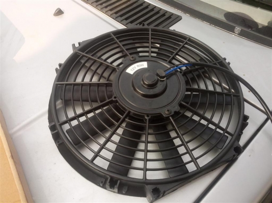 ขายพัดลม 10 ใบ เเบบเป่า เเบบบาง 12 V .ราคาปลีกส่ง ระบายความร้อนช่วยเเผงเเอร์