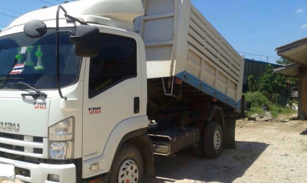 รถอีซูซุ 6 ล้อดั้ม FRR 210 แรงม้า. ( รถสวย มากๆ )  สนใจติดต่อ 081 - 6079515