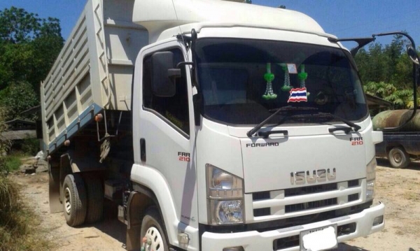 รถอีซูซุ 6 ล้อดั้ม FRR 210 แรงม้า. ( รถสวย มากๆ )  สนใจติดต่อ 081 - 6079515