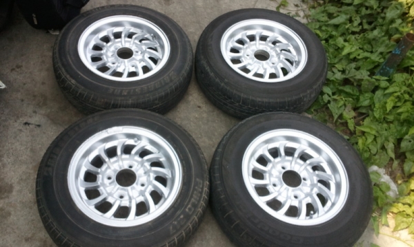 ล้อเรโทร ขอบ13 4รู114 ยางสภาพพอไหวครับ ถูกๆ1600 บาทพอ