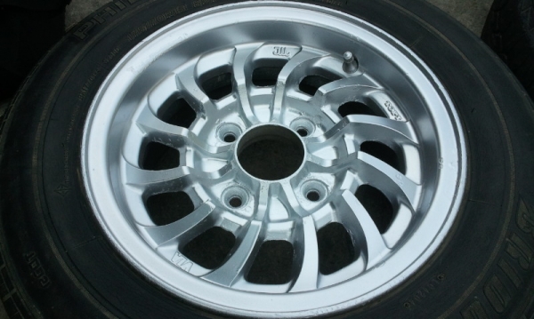ล้อเรโทร ขอบ13 4รู114 ยางสภาพพอไหวครับ ถูกๆ1600 บาทพอ